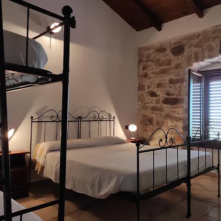 Gragonti, Costa Farm stay Arbus
